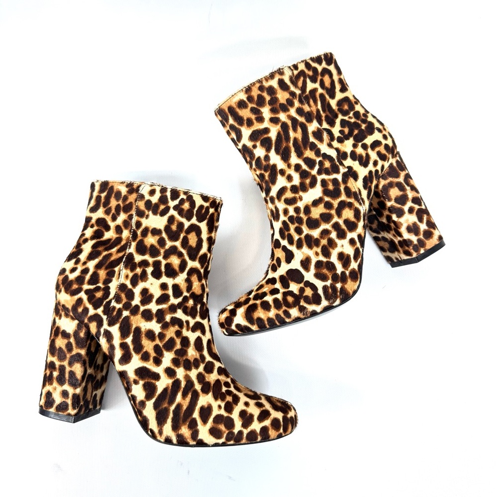 Charles David Studio leopard print calf hair covered heel ankle booties Sz 7